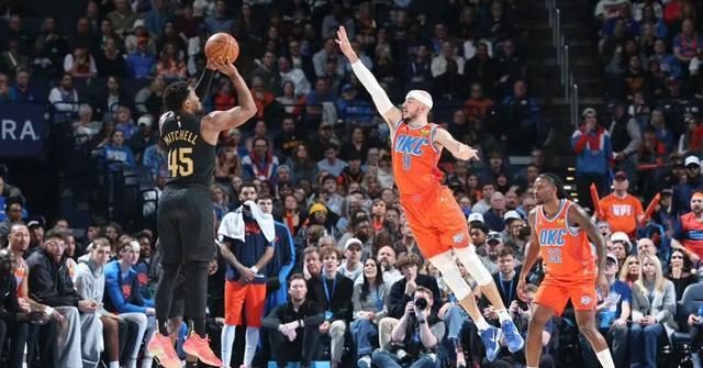 欧洲国际比赛激烈较量，双方火花四溅()