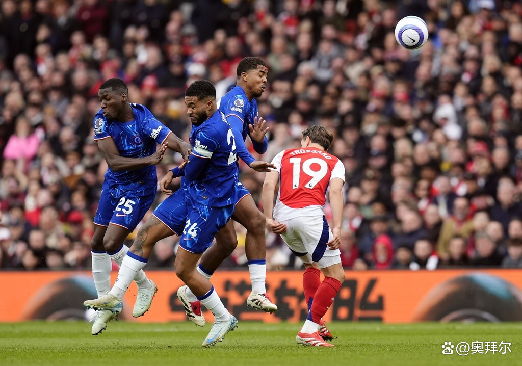 欧洲国际比赛激烈较量，双方火花四溅()